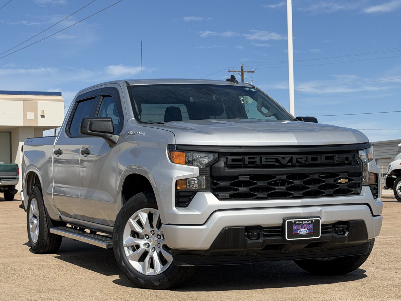 Used 2022 Chevrolet Silverado 1500 Custom AWD/4WD image 2