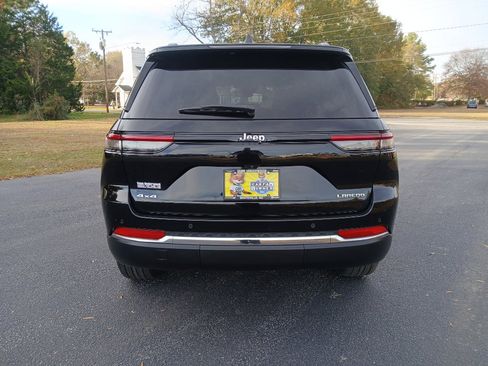 Certified 2023 Jeep Grand Cherokee Laredo X image 5