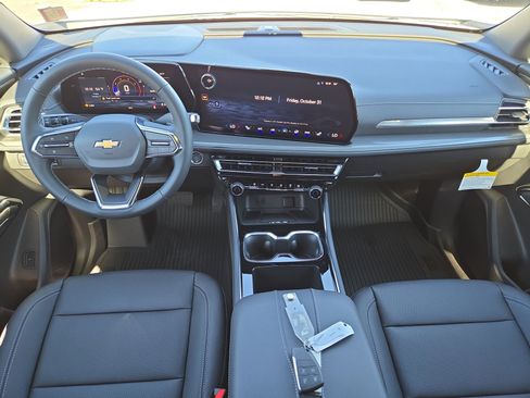 New 2026 Chevrolet Traverse LT w/ Sun and Wheel Package image 16