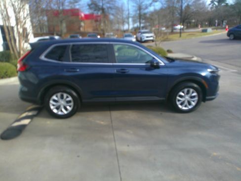 Used 2025 Honda CR-V LX image 14