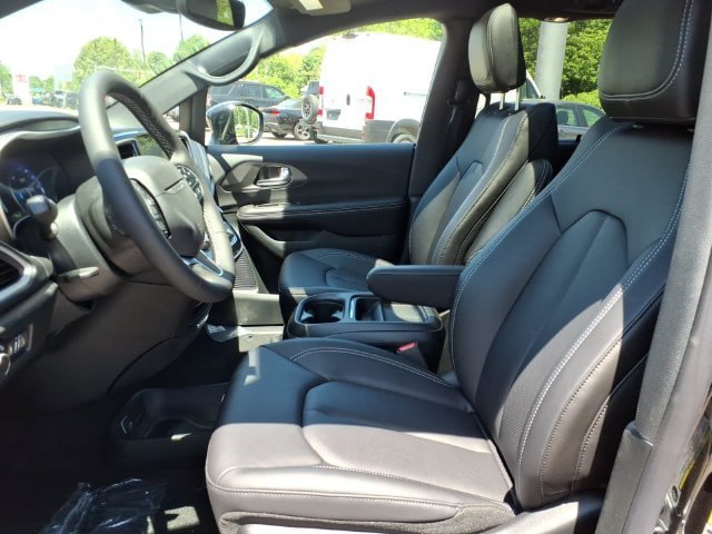 New 2027 Chrysler Pacifica Select FWD image 7