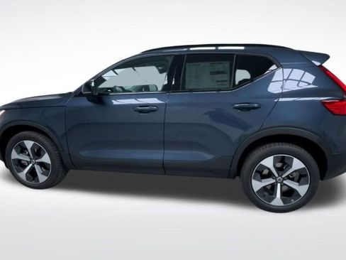 New 2026 Volvo XC40 B5 Core w/ Climate Package image 21