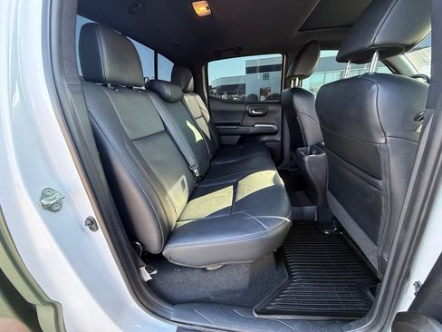 Used 2020 Toyota Tacoma Limited w/ Blackout Package AWD/4WD image 20