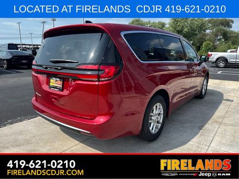 New 2027 Chrysler Pacifica Select FWD image 6