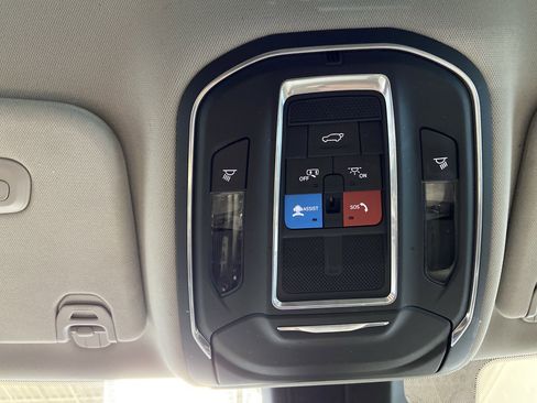 Used 2024 Jeep Wagoneer Series II w/ Flexible Seating Group image 27