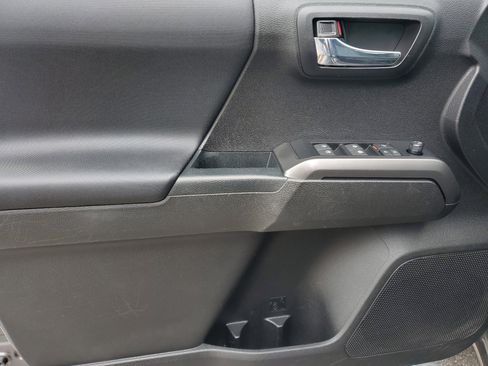 Used 2021 Toyota Tacoma TRD Sport image 19