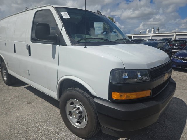 Used 2025 Chevrolet Express 2500 w/ Driver Convenience Package RWD image 3
