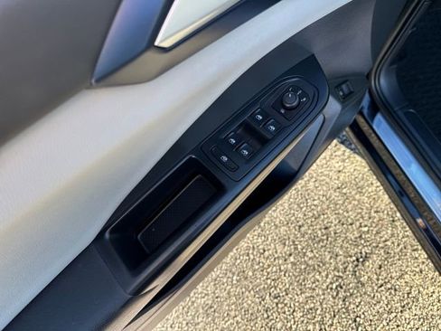 Certified 2022 Volkswagen Taos SE w/ Panoramic Sunroof Package image 11