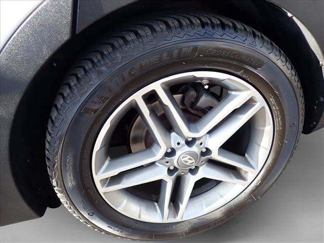 Used 2017 Hyundai Santa Fe Limited AWD/4WD image 5