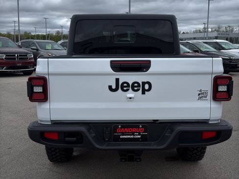 New 2026 Jeep Gladiator Sport AWD/4WD image 7