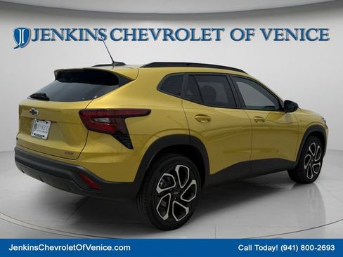 Used 2025 Chevrolet Trax RS w/ Driver Confidence Package FWD image 5