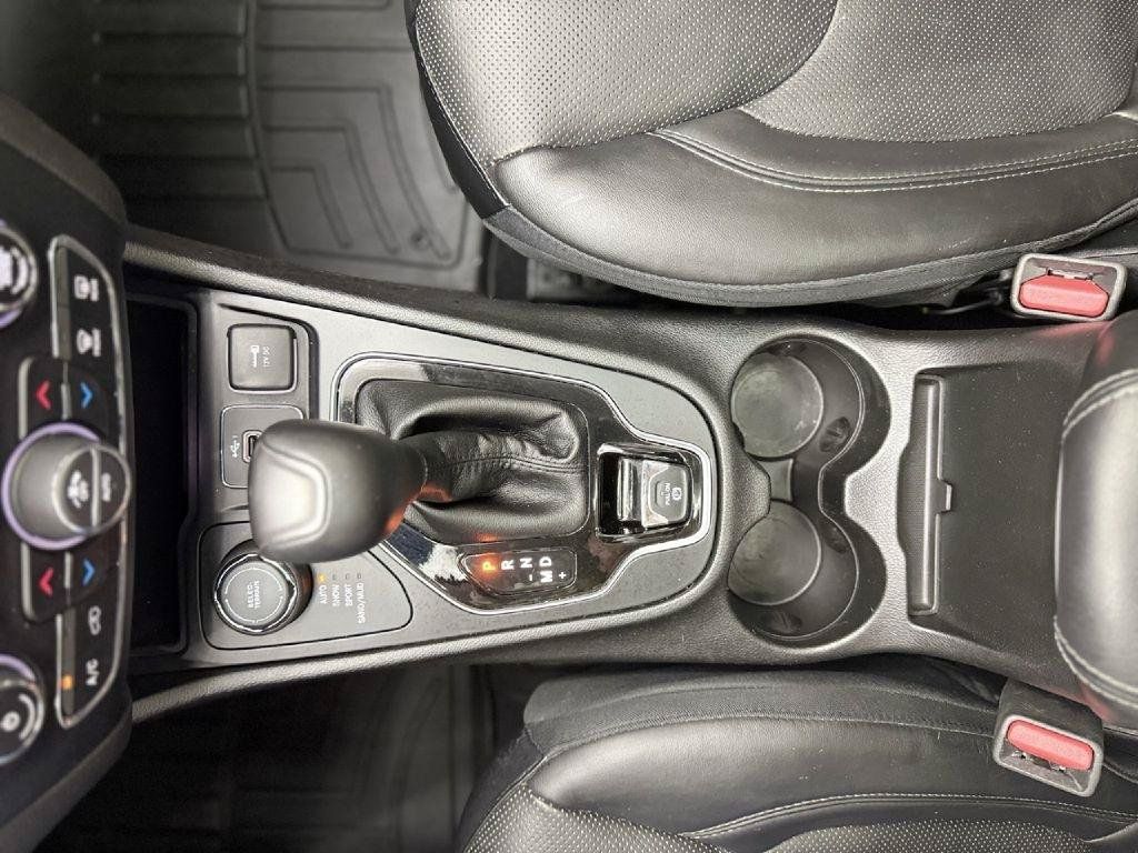 Used 2019 Jeep Cherokee Limited AWD/4WD image 23