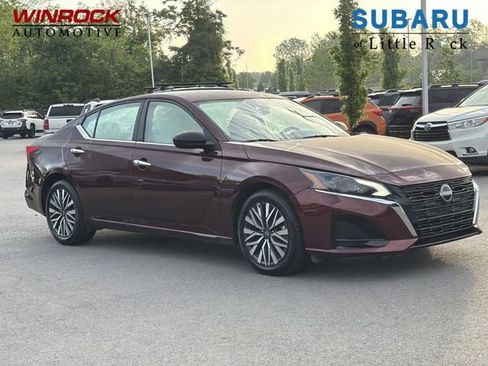 Used 2025 Nissan Altima 2.5 SV image 1