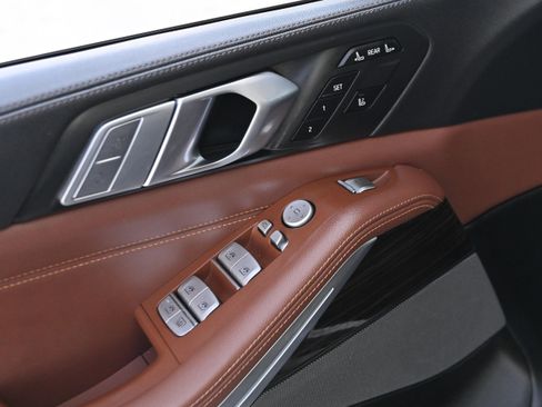 Used 2020 BMW X7 xDrive40i w/ Premium Package image 28