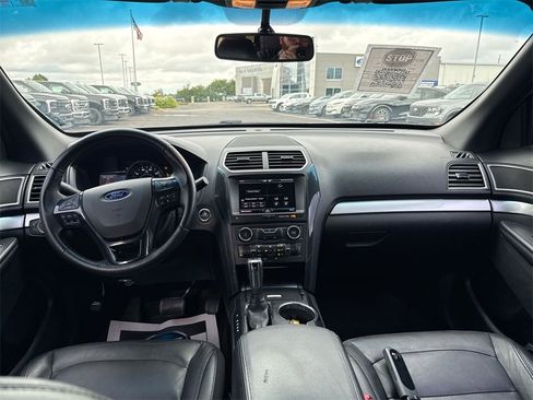 Used 2016 Ford Explorer XLT w/ Equipment Group 202A image 10