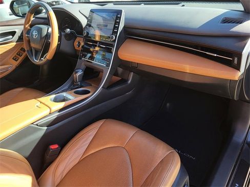 Used 2020 Toyota Avalon Limited image 7