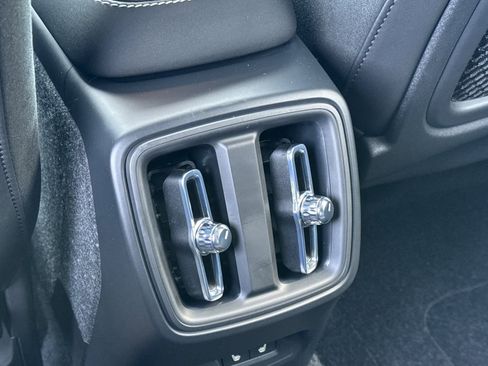 Used 2023 Volvo XC40 Recharge Ultimate AWD/4WD image 13