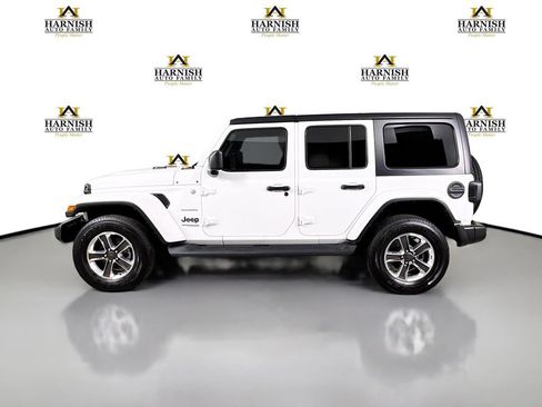 Used 2022 Jeep Wrangler Unlimited Sahara AWD/4WD image 4