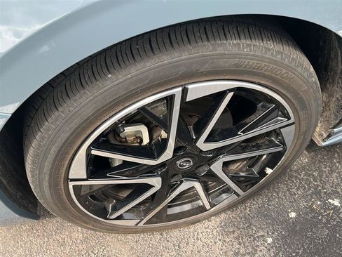 Used 2025 Nissan Sentra SR FWD image 2