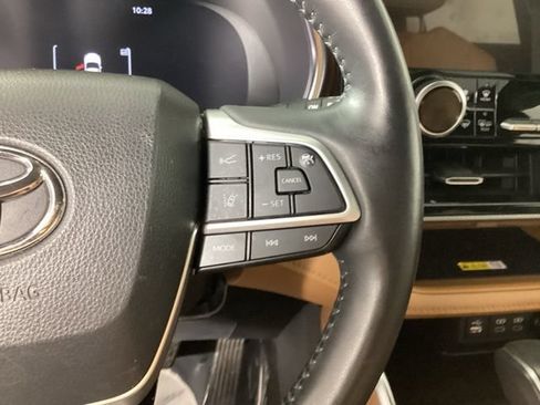 Used 2023 Toyota Highlander Platinum AWD/4WD image 15