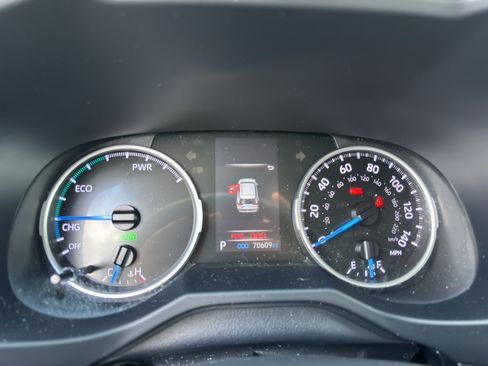 Used 2021 Toyota RAV4 LE AWD/4WD image 10