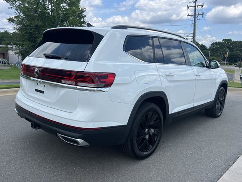 Used 2024 Volkswagen Atlas SE FWD image 9