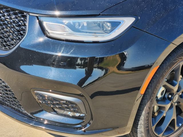 Used 2025 Chrysler Pacifica Limited FWD image 9