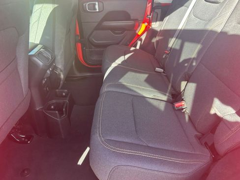 Used 2025 Jeep Wrangler Sahara image 25