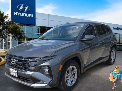 Certified 2025 Hyundai Tucson SE FWD image 1
