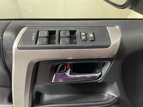 Used 2016 Toyota 4Runner SR5 AWD/4WD image 9
