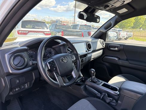 Used 2023 Toyota Tacoma TRD Off-Road AWD/4WD image 10