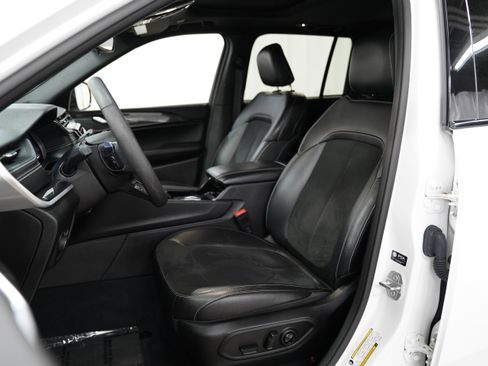 Used 2023 Jeep Grand Cherokee Altitude image 4