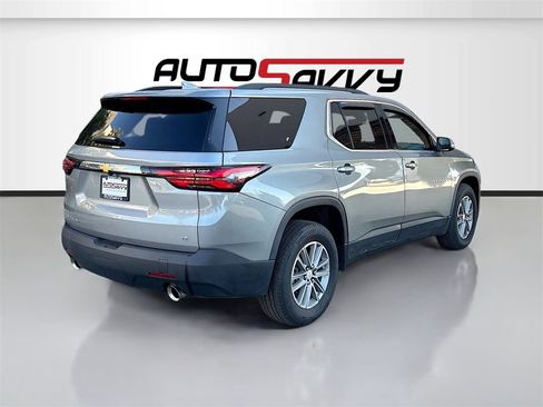 Used 2023 Chevrolet Traverse LT image 7