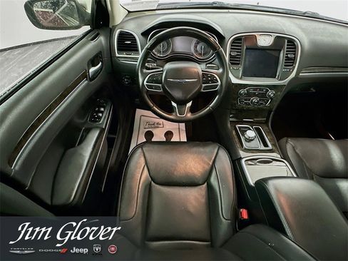 Used 2018 Chrysler 300 Limited image 18