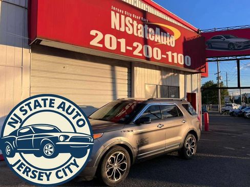 Used 2014 Ford Explorer XLT w/ Equipment Group 202A AWD/4WD image 1