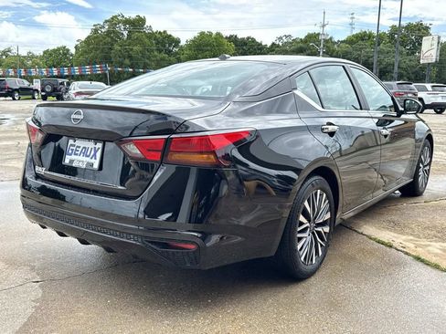 Used 2025 Nissan Altima 2.5 SV FWD image 13