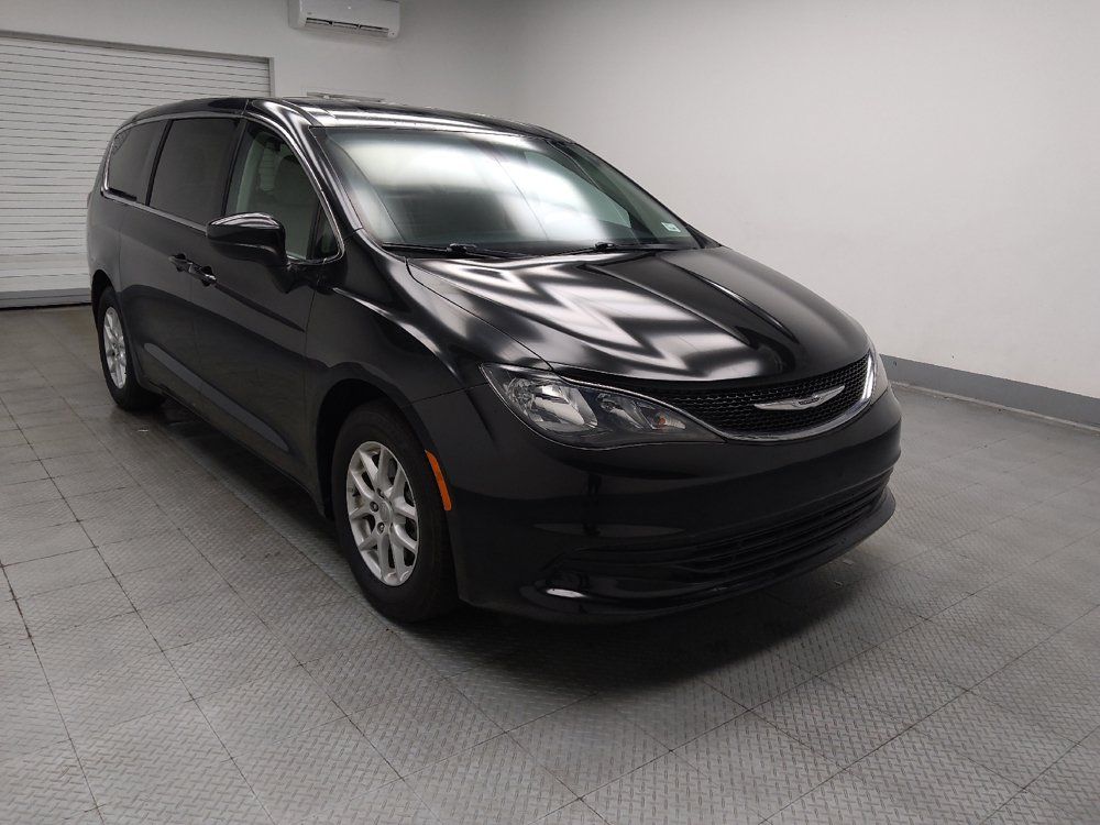 Used 2017 Chrysler Pacifica LX FWD image 13