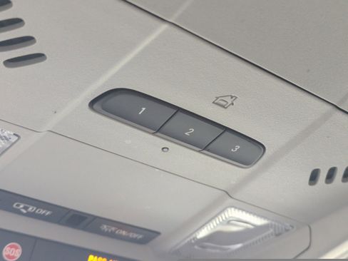 Used 2021 Chevrolet Equinox Premier image 27