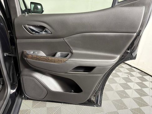 Used 2022 GMC Acadia Denali w/ Denali Ultimate Package image 14