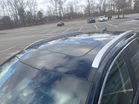 Used 2022 Kia Niro EX Premium image 16