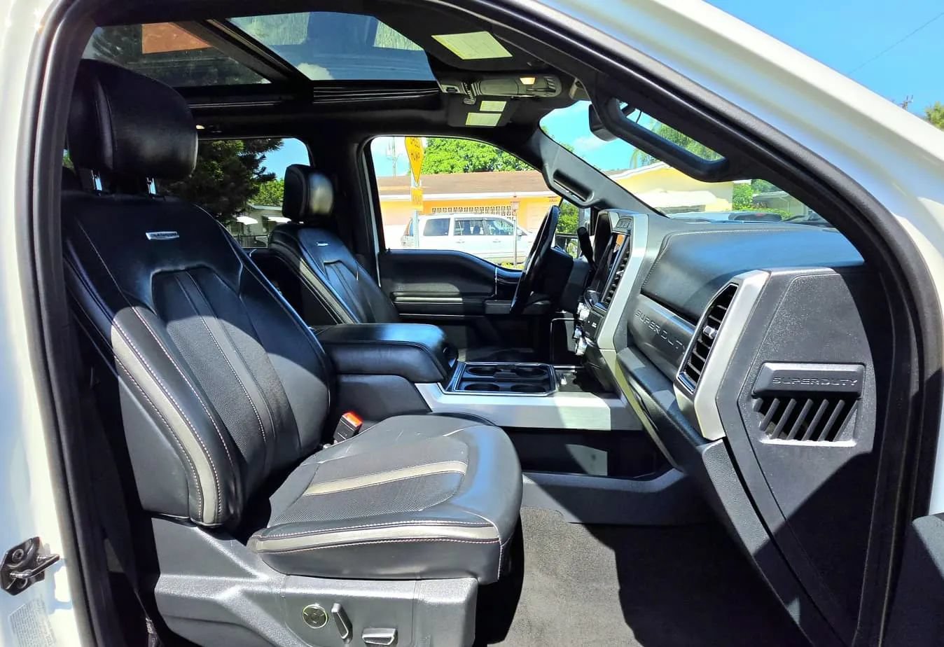 Used 2022 Ford F350 Platinum AWD/4WD image 6