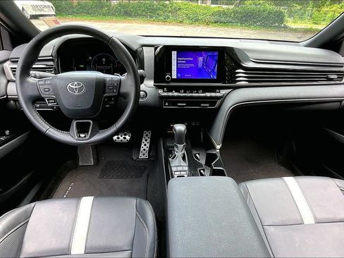 Used 2025 Toyota Camry SE w/ Convenience Package FWD image 7