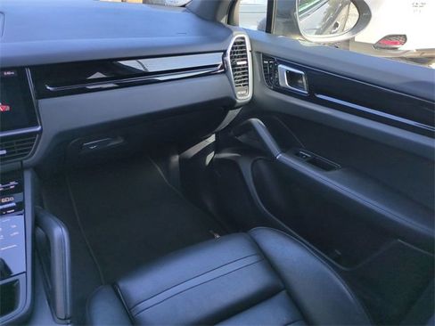 Used 2020 Porsche Cayenne image 19