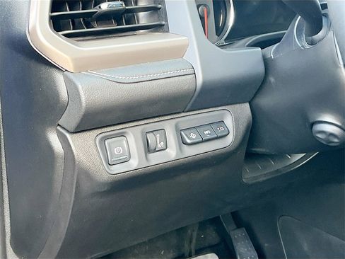 Used 2023 GMC Acadia Denali w/ Denali Technology Package image 10