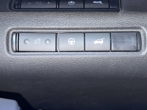 Used 2025 Nissan Pathfinder SV FWD image 13