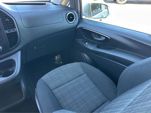 Used 2016 Mercedes-Benz Metris Passenger image 18