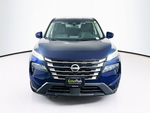 Used 2025 Nissan Rogue SV image 2