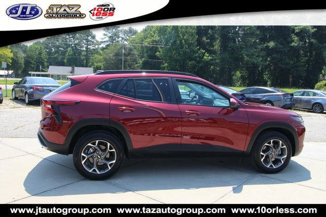 Used 2025 Chevrolet Trax LT w/ LT Convenience Package FWD image 8