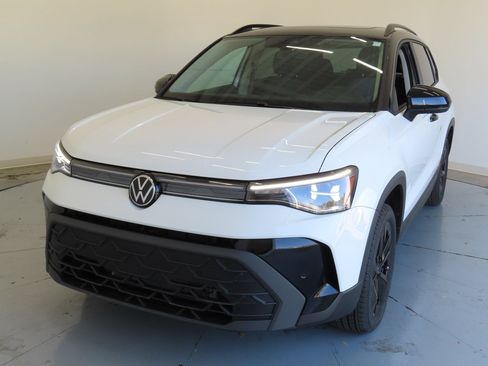 Certified 2026 Volkswagen Taos SE FWD image 8