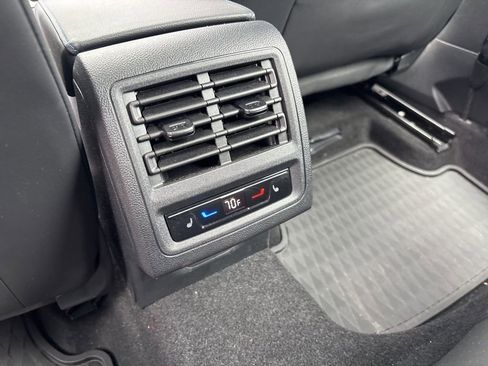 Used 2024 Volkswagen Golf R AWD/4WD image 9